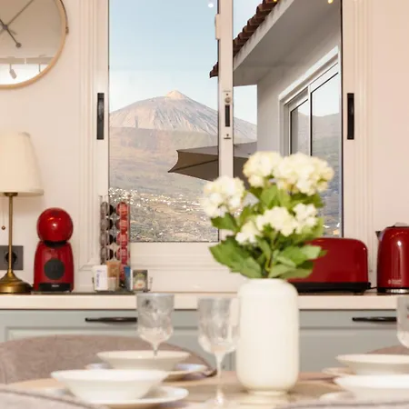 Elegant, Comfortable Penthouse With Scenic Views Apartment *