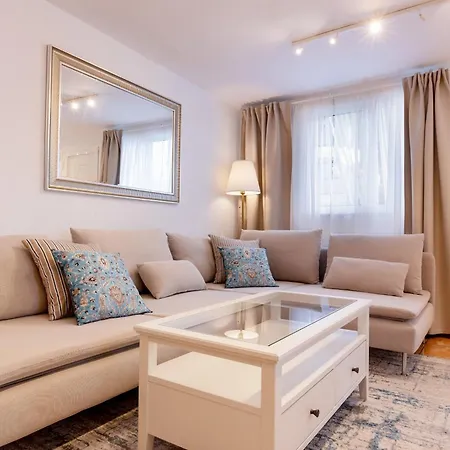 Elegant, Comfortable Penthouse With Scenic Views *