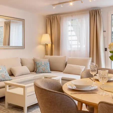 Apartament Elegant, Comfortable Penthouse With Scenic Views