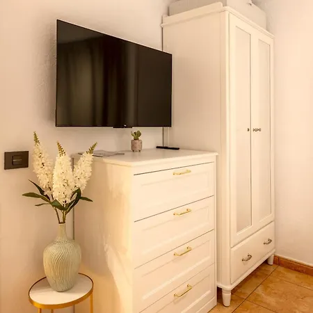 Elegant, Comfortable Penthouse With Scenic Views *