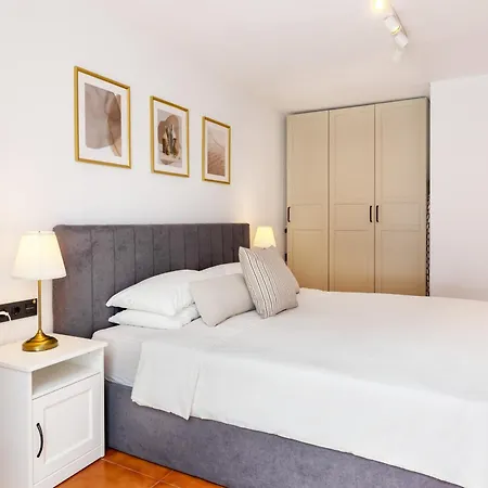 Elegant, Comfortable Penthouse With Scenic Views Apartment