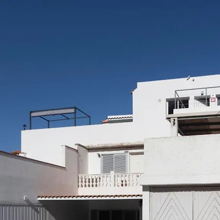 Elegant, Comfortable Penthouse With Scenic Views *