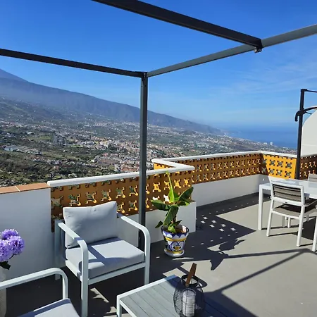 Apartment Elegant, Comfortable Penthouse With Scenic Views *